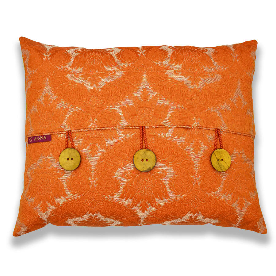 Hier sehen Sie ein farbenfrohes Kissen-Unikat in verschiedenen, starken Farben und unterschiedlichen Stoffen von AN-NA Design, einer kleinen Kissen-Manufaktur im Bergischen Land.