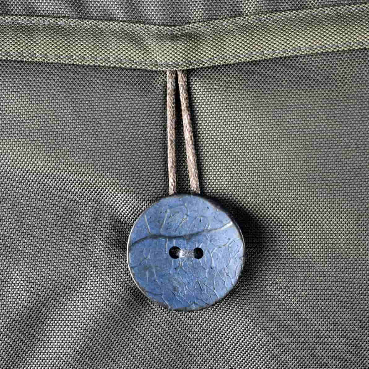 Bei AN-NA Design finden Sie hochwertige Kissen und besondere Geschenke. AN-NA Design ist eine Design Manufaktur. Unsere Kissen werden in Deutschland handgefertigt. Hier ein Kissen in den Farben Wollweiß, Beige, Hellblau und Dunkelblau.