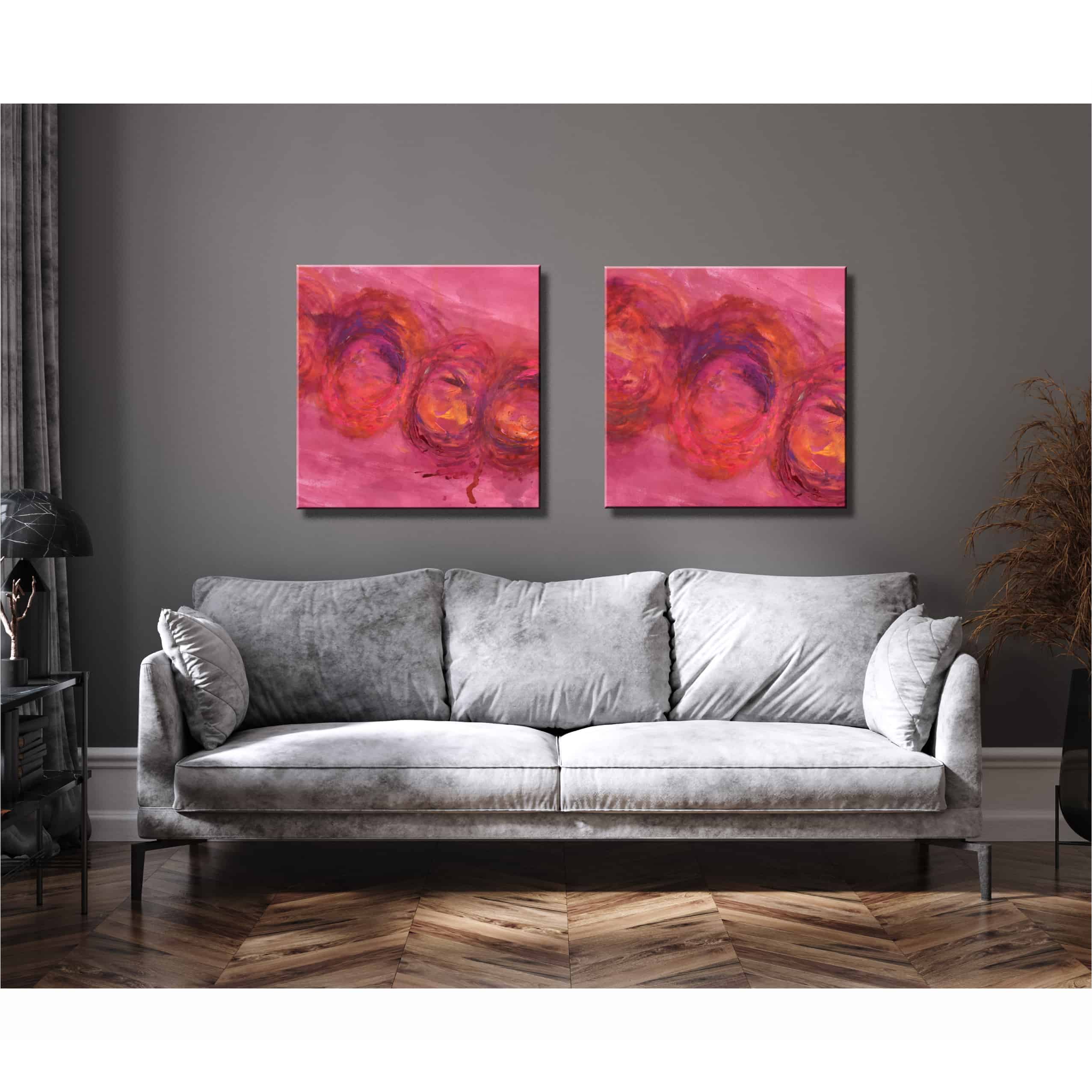 Farbenfrohes Wanddesign von Anna von der Heiden bei AN-NA Design. Hochwertiger Druck auf Leinwand. Farben: Rot, Rosa, Pink, Violett, Orange, Bordeauxrot. Hier ein Anwendungsbeispiel für eine Bildergalerie in einem Wohnzimmer.