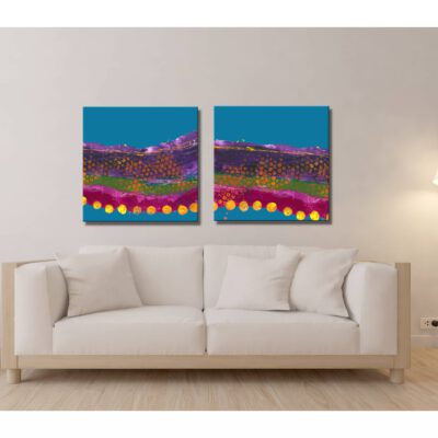 Farbenfrohes Wanddesign von Anna von der Heiden bei AN-NA Design. Hochwertiger Druck auf Leinwand. Maße 50 x 70 cm, Querformat. Farben: Türkis, Blau, Rot, Rosa, Pink, Violett, Lila, Orange, Grün, Bordeauxrot. Hier ein Anwendungsbeispiel für eine Bildergalerie in einem Wohnzimmer.